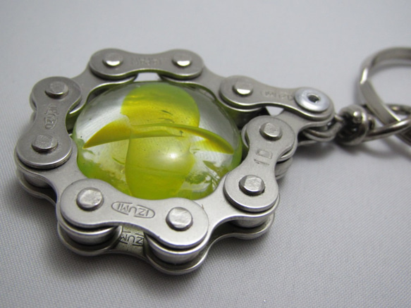 Bicycle Chain Key chain with Flat Grass Marble yellow 第4張的照片