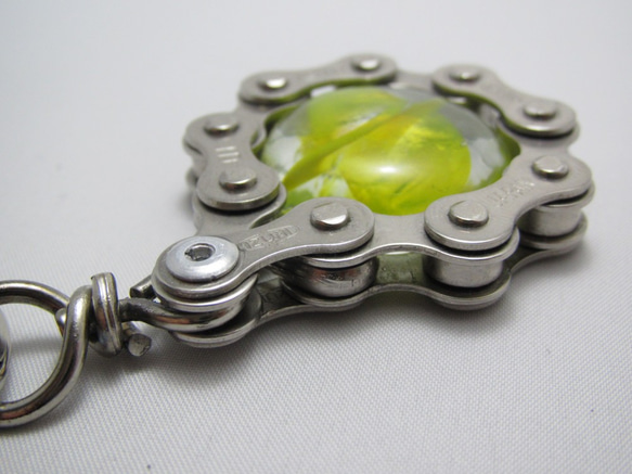 Bicycle Chain Key chain with Flat Grass Marble yellow 第6張的照片