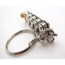 Bike Chain Keychain with calabash brake wire end-cap gold 第3張的照片