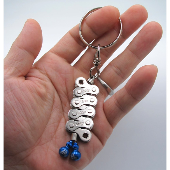 Bike Chain Keychain with calabash brake wire end-cap blue 第5張的照片