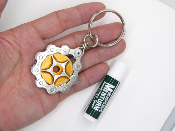 Bike Chain Key Chain with Colored Top Cap yellow 第3張的照片