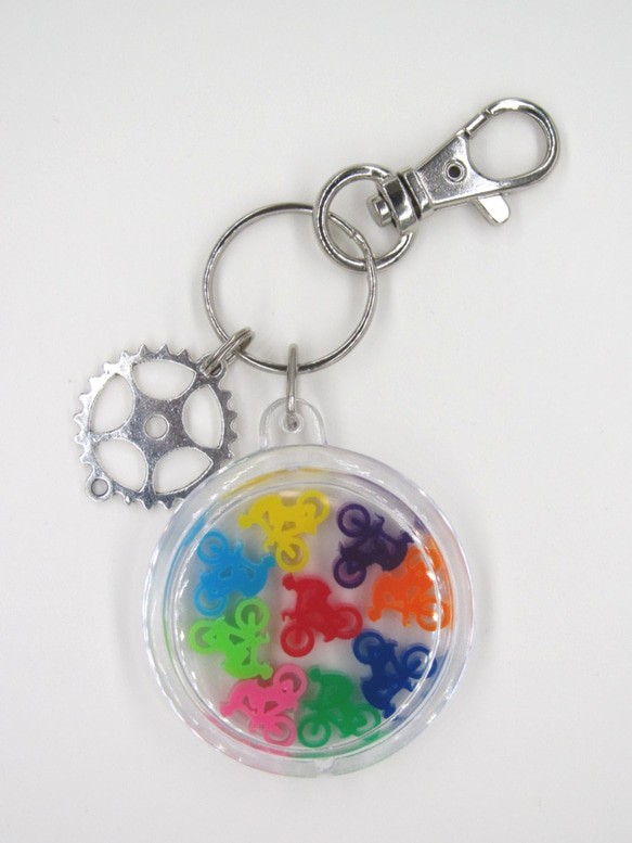 9 multi color bicycle in acrylic keychain 第1張的照片