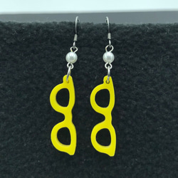 Glasses ear ring yellow with acrylic pearl 第1張的照片