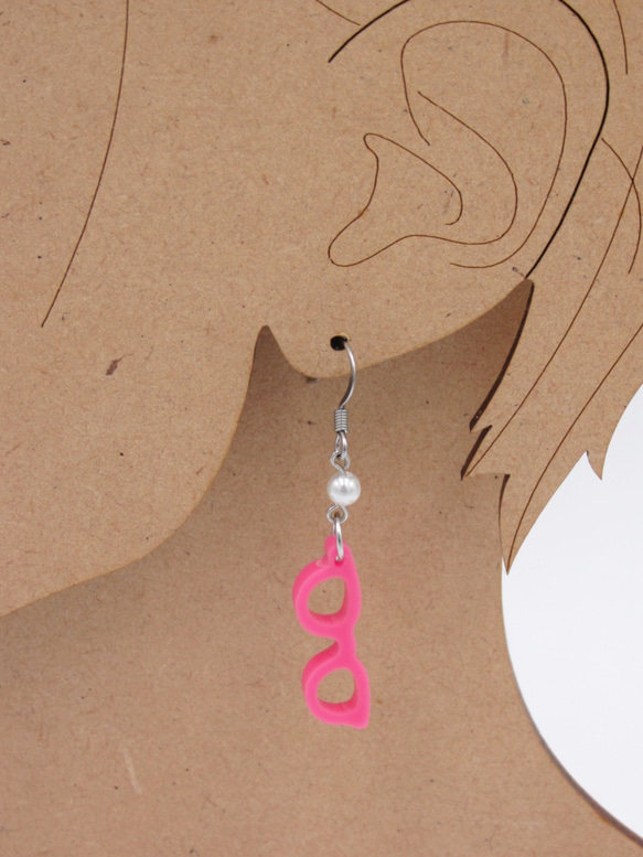 Glasses ear ring pink with acrylic pearl 第2張的照片