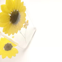 【iPhone以外の専用ページ】Sunflower押し花スマホケース 2枚目の画像