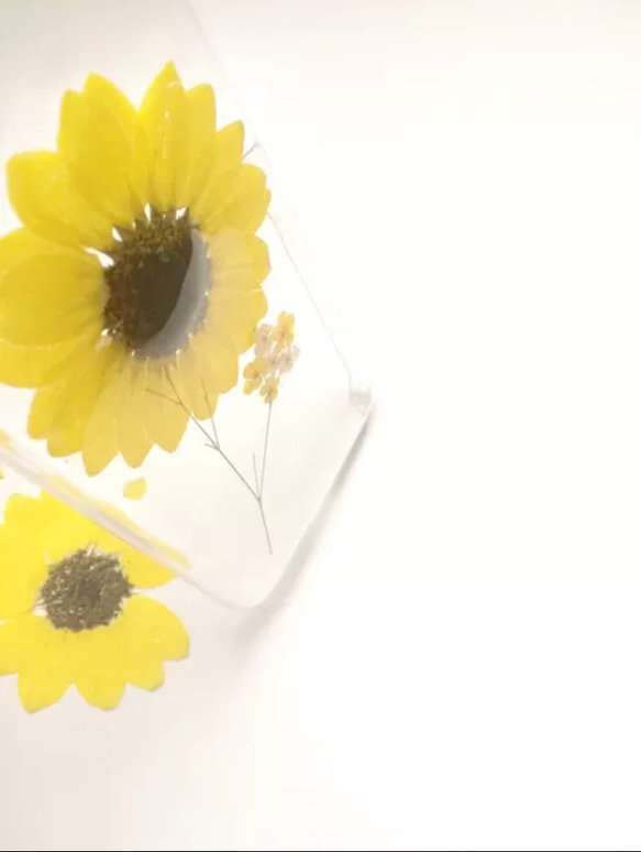 【iPhone以外の専用ページ】Sunflower押し花スマホケース 2枚目の画像