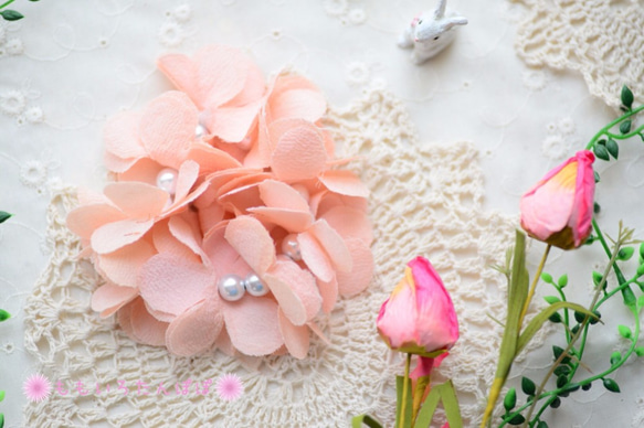 ☆パステルカラー☆アンティーク着物のお花とパールがいっぱいシュシュ【桜色】 1枚目の画像