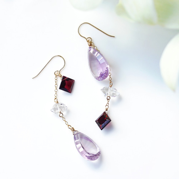 14KGF Pierced earring with Garnet, Amethyst, Herkimer quartz 第7張的照片