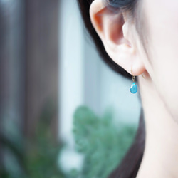 14KGF Pierced earring with Swiss Blue Topaz 第3張的照片