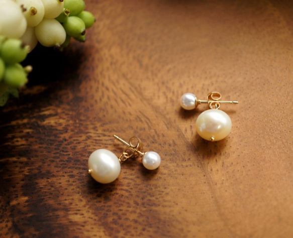 真珠と真珠キャッチのスタッドピアス　～Hana 4枚目の画像
