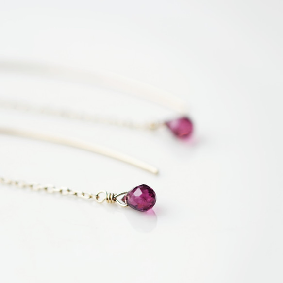 K10 pierced earring with Rohdlite Garnet 第7張的照片