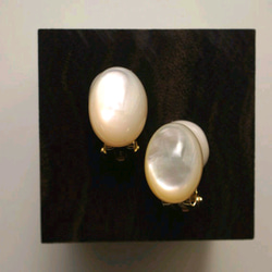 素色珍珠貝夾式耳環～Kastehelmi 第2張的照片