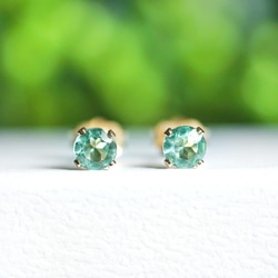 ミントグリーンアパタイトの4mmスタッドピアス ～Karolina ピアス 