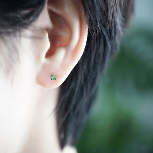 ミントグリーンアパタイトの4mmスタッドピアス ～Karolina ピアス 