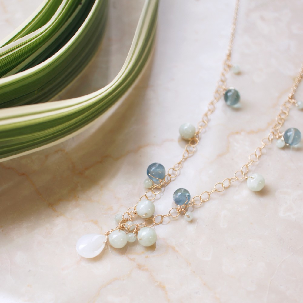 ビルマ翡翠とフローライト・白蝶貝のネックレス　～Sylvaine