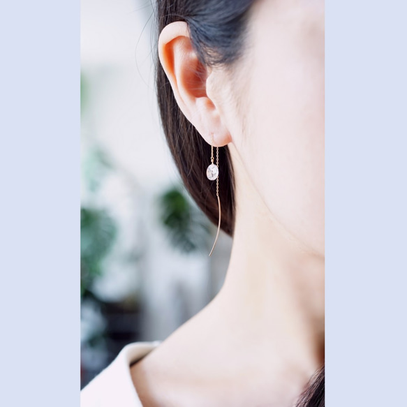 K10 Pierced earring with white topaz. 第3張的照片