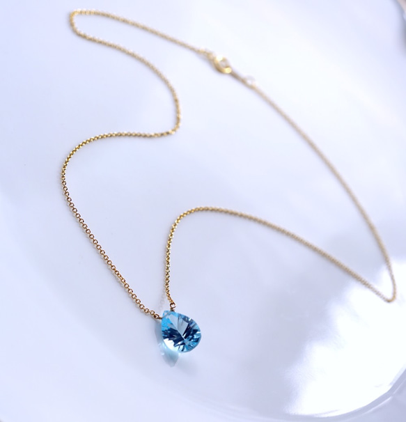 14KGF Necklace with Blue Topaz. 第2張的照片