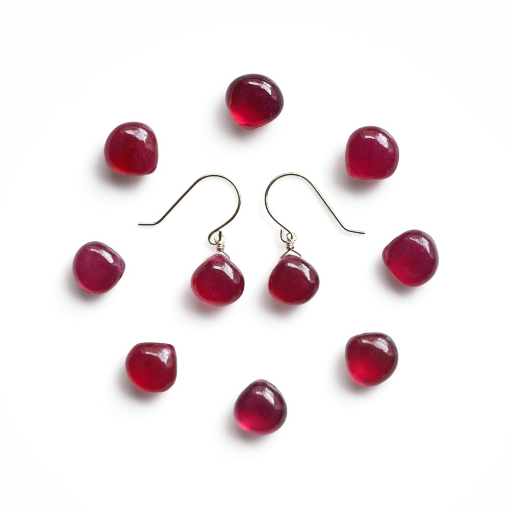 ルビーのプレーンマロンカット・サージカルステンレスピアス　～Maureen