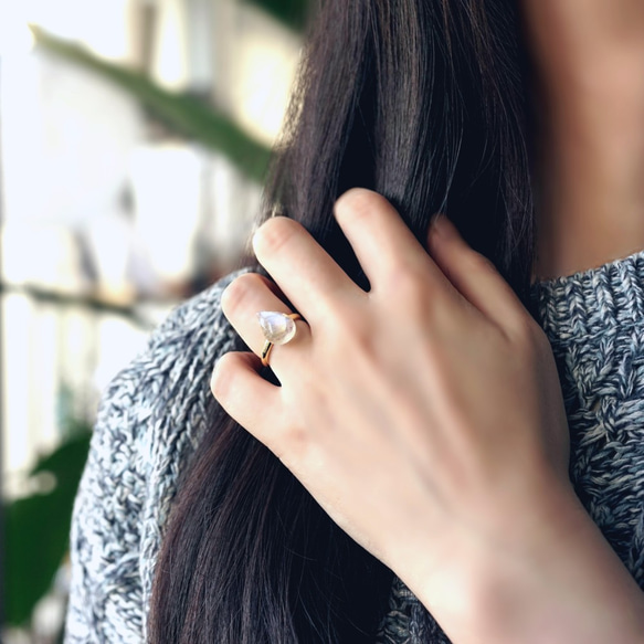 Free size Ring with stone/White Labradorite. 第2張的照片