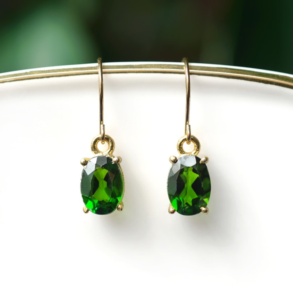 K10/K18 Pierced earring with Chrome diopside. 第2張的照片