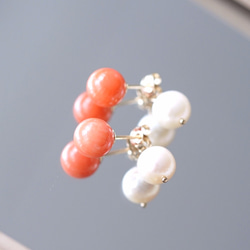 染め桃色珊瑚と真珠キャッチのスタッドピアス 　～Tere 2枚目の画像