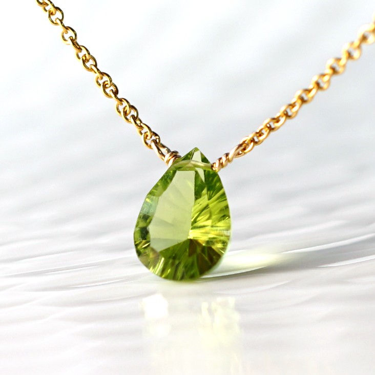極上ペリドットのコンケーブペアシェイプカットネックレス　～Agustina