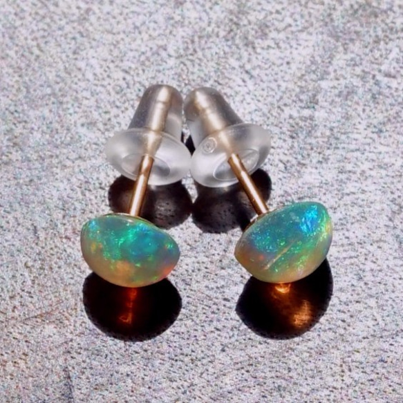 14KGF pierced earring with Opal and Herkimer diamond. 第2張的照片