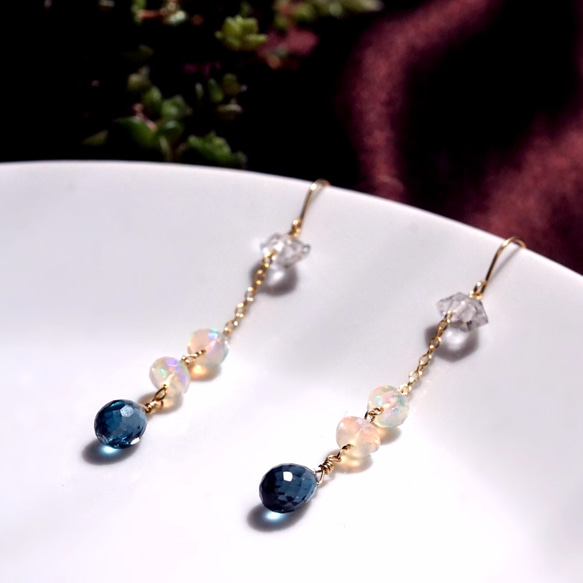 K18 pierced earring with Topaz,Opal, and Herkimer diamond. 第3張的照片