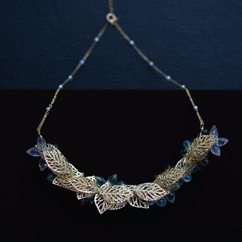 ジェムストーンのビブネックレス～森の女神の装身具～Aurora  