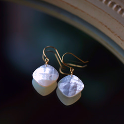 K18 Pierced earring with White shell. 第4張的照片