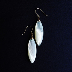 14KGF 白色珍珠欖尖形耳環 ~Iveta 第2張的照片