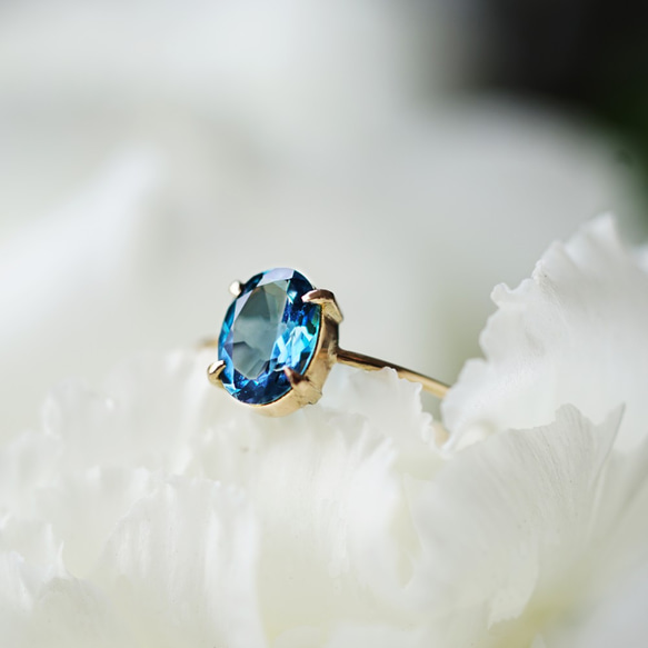 K18 Ring with London blue topaz 第2張的照片