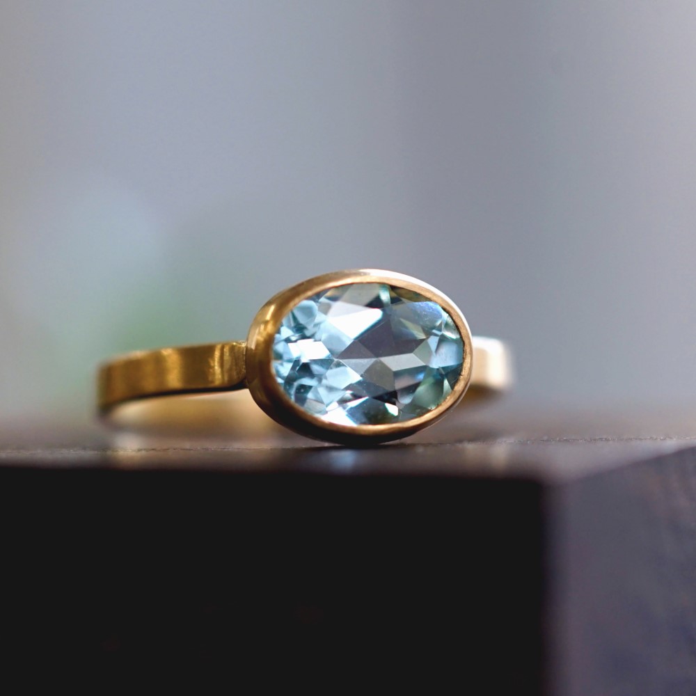 K18オーバルカットアクアマリンの覆輪リング　～Gabriel