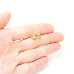 大顆橄欖石的耳針耳環　～Bettina 第3張的照片