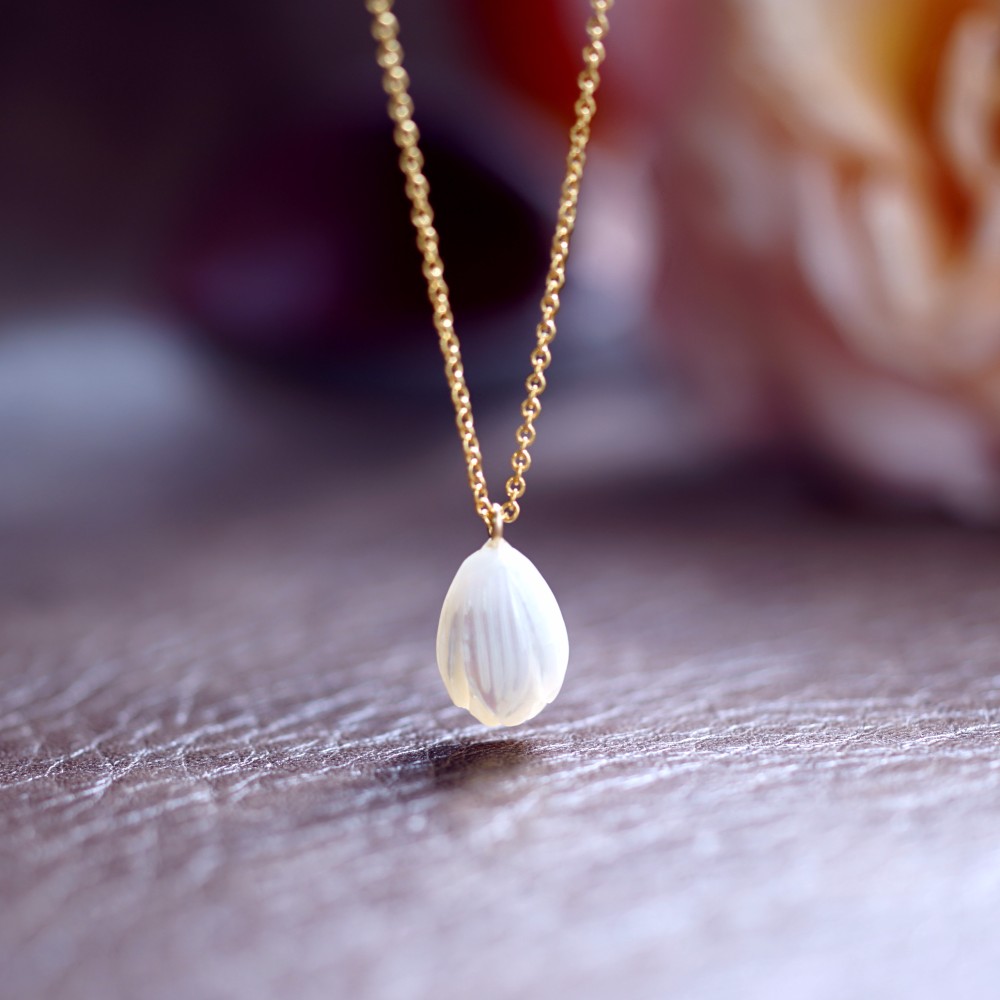 白蝶貝の花つぼみネックレス　～Selene