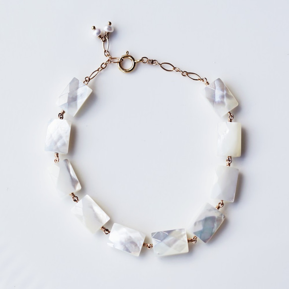 14KGF 17・5cm(±5ｍｍ) bracelet  with white shell 第1張的照片