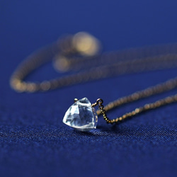 ☆水晶のピラミッド光るネックレス　～Mirabelle 10枚目の画像