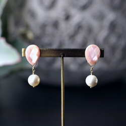 14KGF pierced earrings with pearl and mother of pearl. 第2張的照片