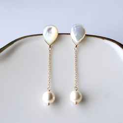 14KGF pierced earrings with pearl and mother of pearl. 第2張的照片