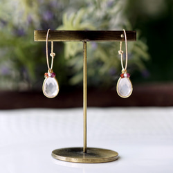 14KGF pierced earrings with Rose quartz and garnet. 第2張的照片