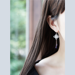 K18 pierced earring with Iolite and White shell. 第2張的照片