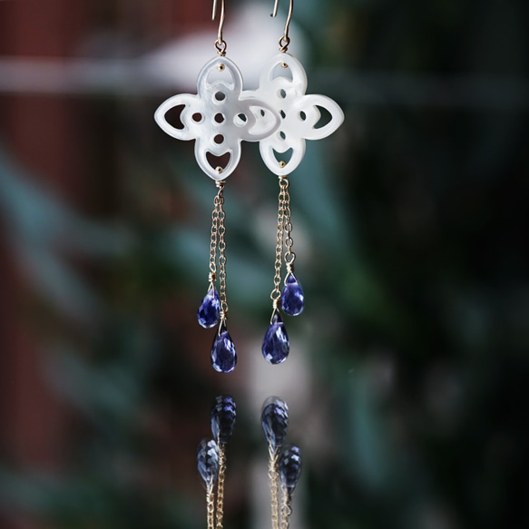 K18 pierced earring with Iolite and White shell. 第3張的照片