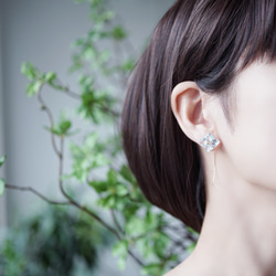 14KGF pierced earrings with sky blue topaz. 第2張的照片