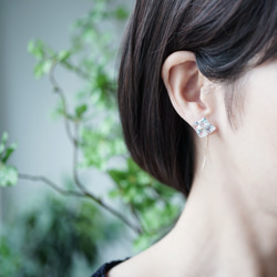 14KGF pierced earrings with sky blue topaz. 第4張的照片