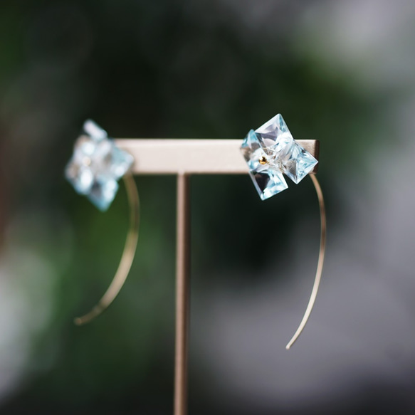 14KGF pierced earrings with sky blue topaz. 第7張的照片