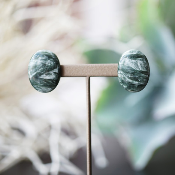 14KGF Pierced earrings with Seraphinite 第1張的照片