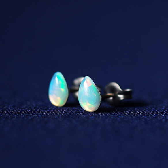 Titanium pierced earrings with Opal 第7張的照片
