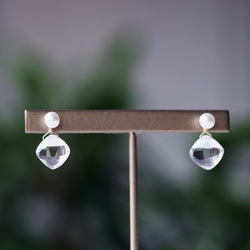 14KGF pierced earring with Crystal an pearl 第2張的照片