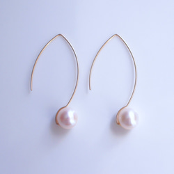 大號淡水珍珠欖尖形鉤狀耳環 - Edwige 第1張的照片