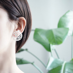 14KGF pierced earring with white shell. 第8張的照片